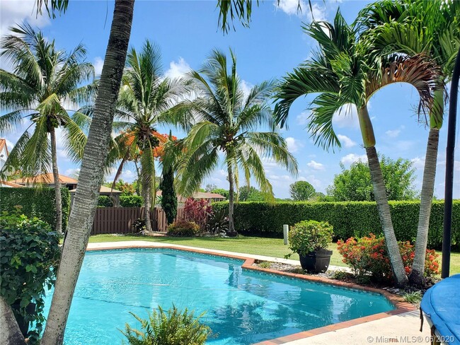 Primary Photo - 13111 S Calusa Club Dr