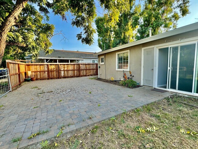 Building Photo - NOW AVAILABLE - 628 S FT STUDIO ON LARGE LOT
