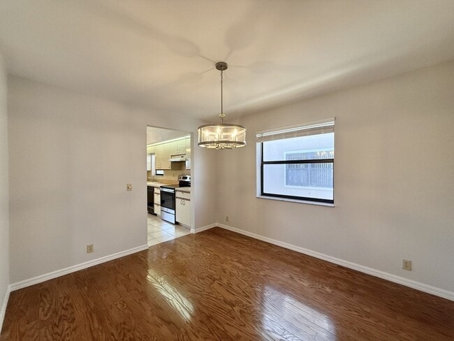 Building Photo - 867 Mandalay Ave