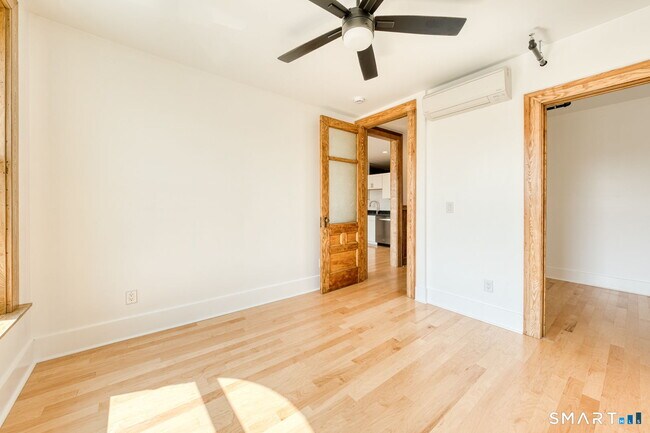 Building Photo - 11 Main St