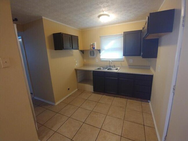 Building Photo - 5463 Sedalia Dr