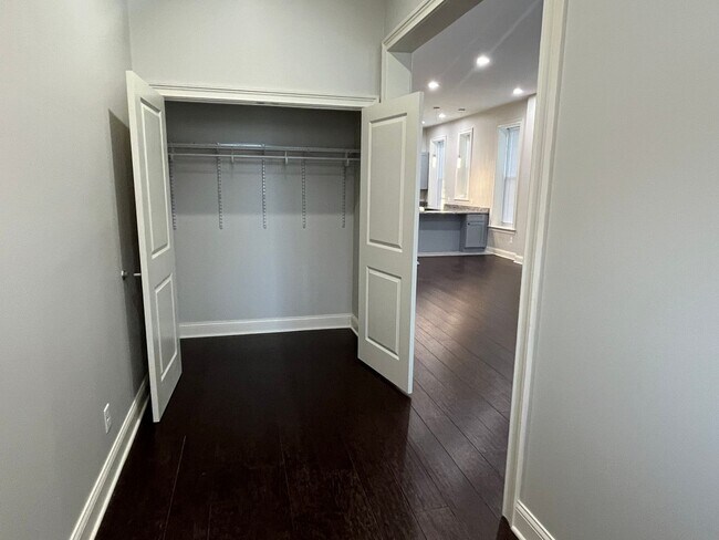 Building Photo - 4459 Swan Ave - Sassafras