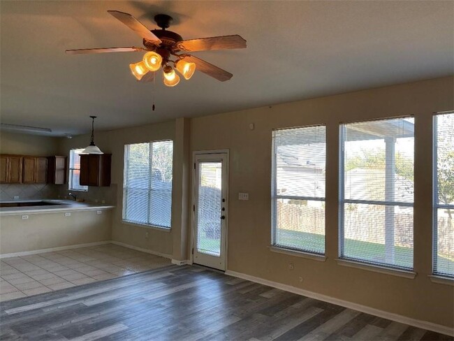 Building Photo - 9215 Pioneer Forest Dr