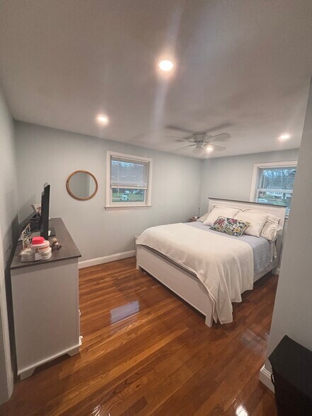 Building Photo - 5 Meadow Ln