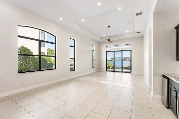 Building Photo - 241 SE Fascino Cir