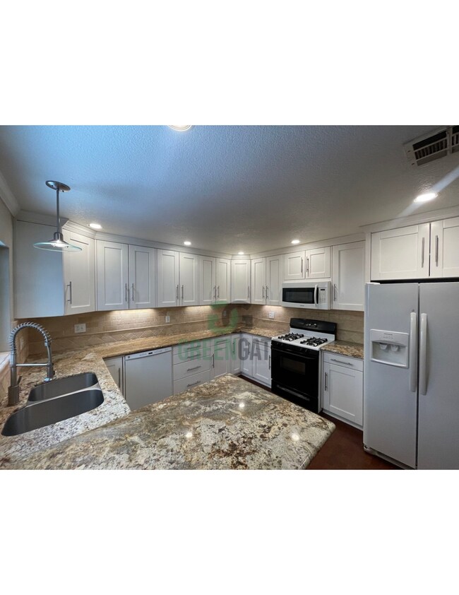 Building Photo - 533 Arrowhead Ct