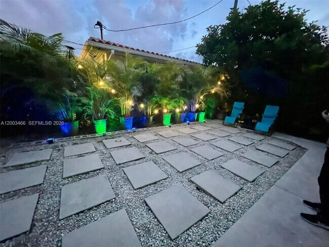 Building Photo - 1556 San Benito Ave