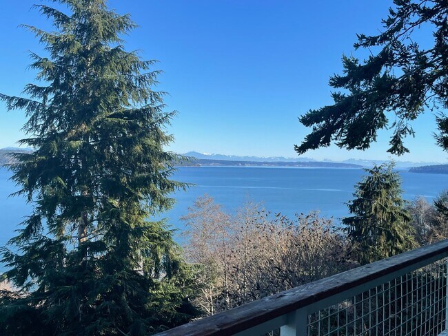 Building Photo - Comfortable View Home in Greenbank!