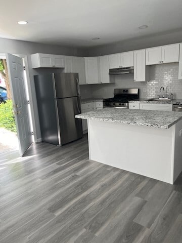 Building Photo - 8 King St