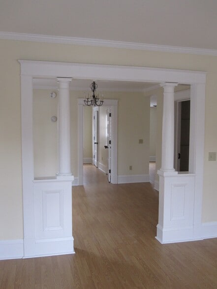 Building Photo - 326 College St