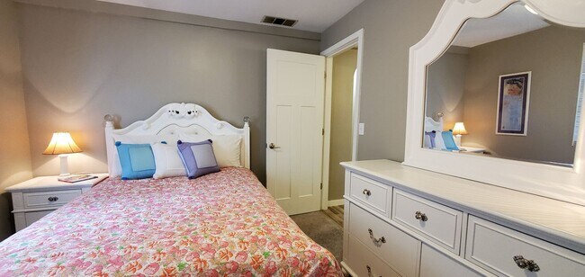 Building Photo - Monthly Furnished Rental, Dog-Friendly, Utilities Included