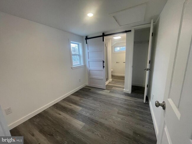 Building Photo - 25 W 33rd St