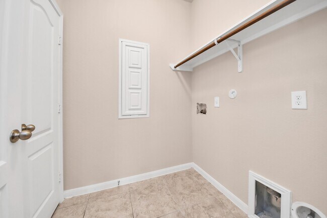 Building Photo - 7214 Baitland Dr