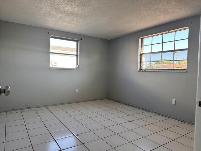 Building Photo - 3215 Bright Dr