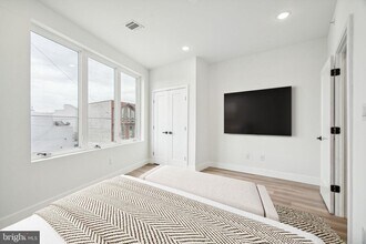 Building Photo - 2330 Frankford Ave