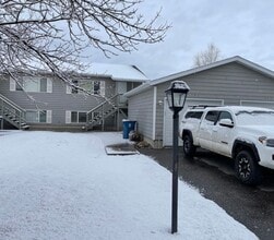 Building Photo - 594 W Shore Dr
