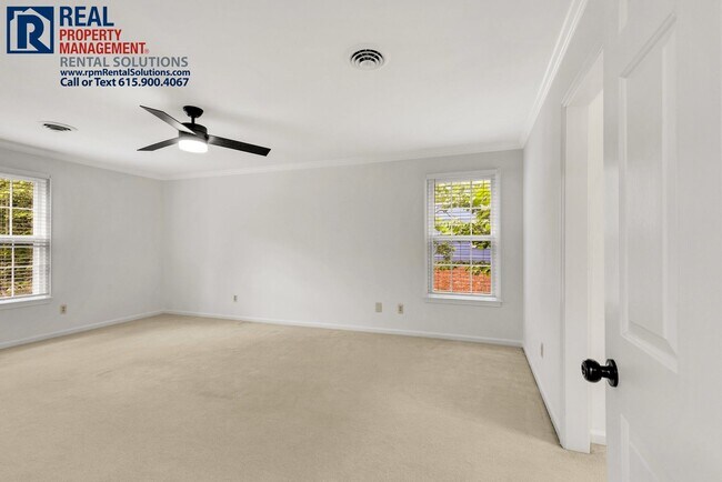 Building Photo - Beautiful Brentwood 3 BD home with attache...