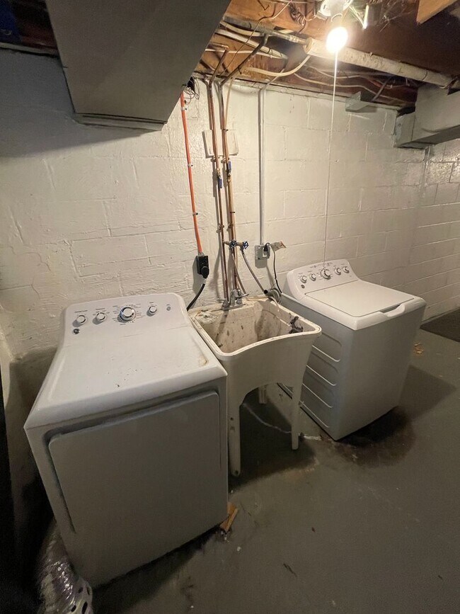 Building Photo - 260-262 Evaline St Pittsburgh PA 15235