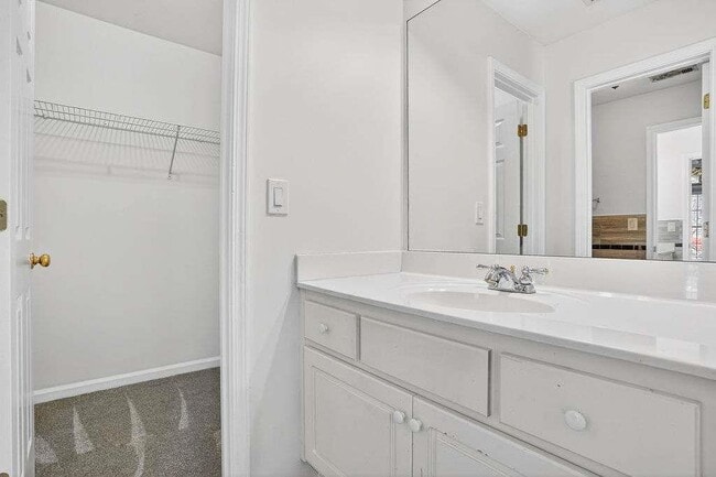 Building Photo - 1200 Cresthaven Ln NW