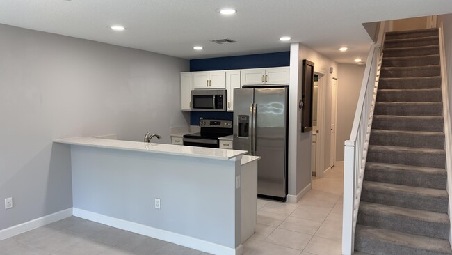 Building Photo - 4230 Napoli Lake Dr