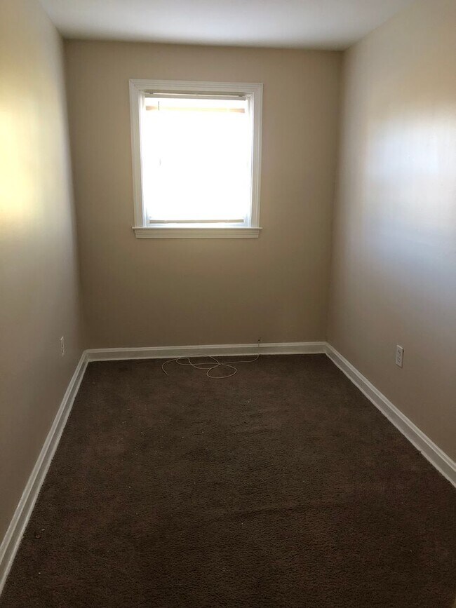 Building Photo - Welcome to 807 E 28th St!