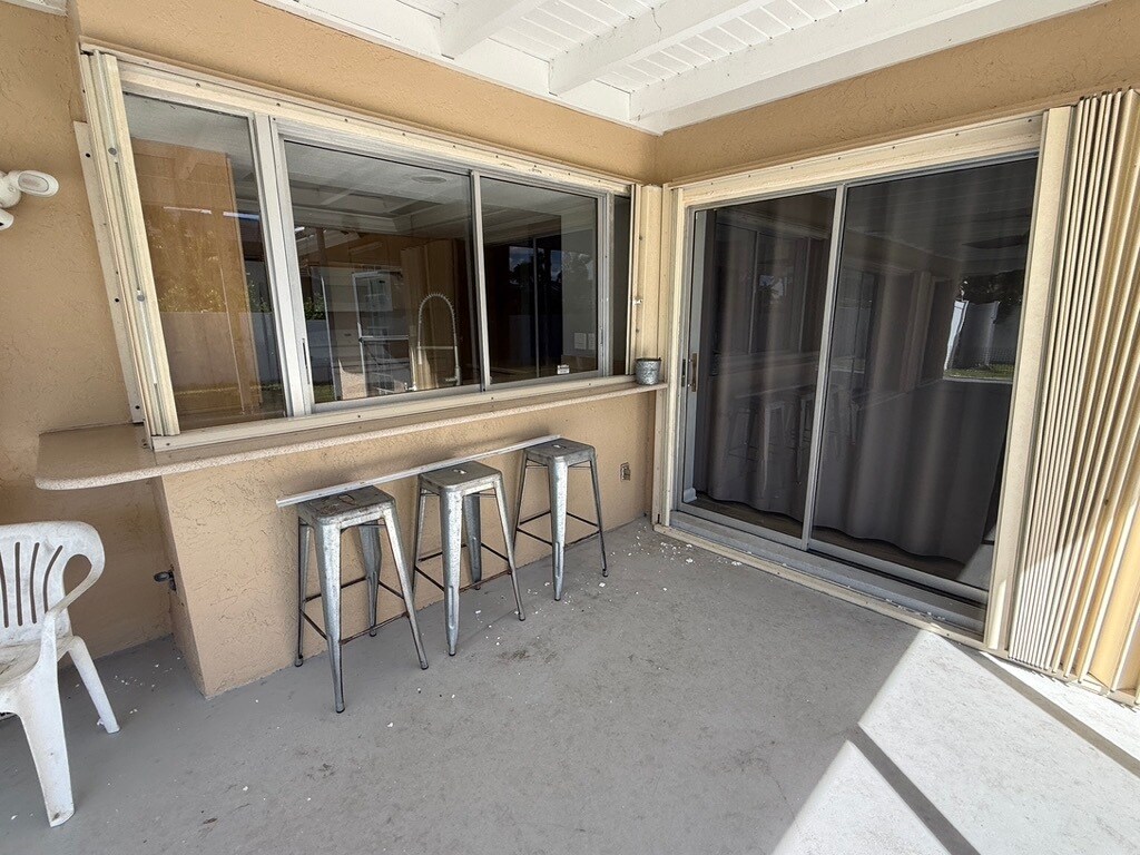 Building Photo - 381 Ortega Ln