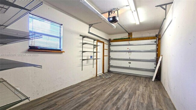 Building Photo - 909 SW 9th Ave