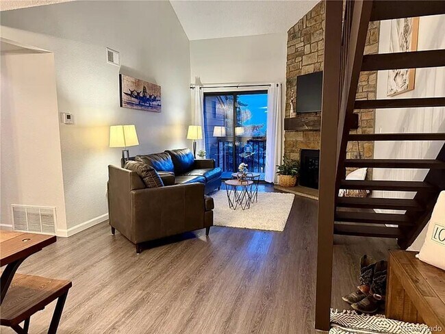 Building Photo - Flexible Condo Living with Loft near Golden!!!