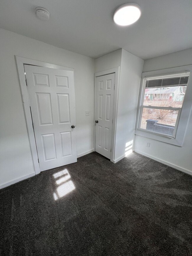 Building Photo - Updated 5BR Home with Modern Finishes & Extra Space