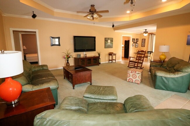 Building Photo - Wonderful Lake Home