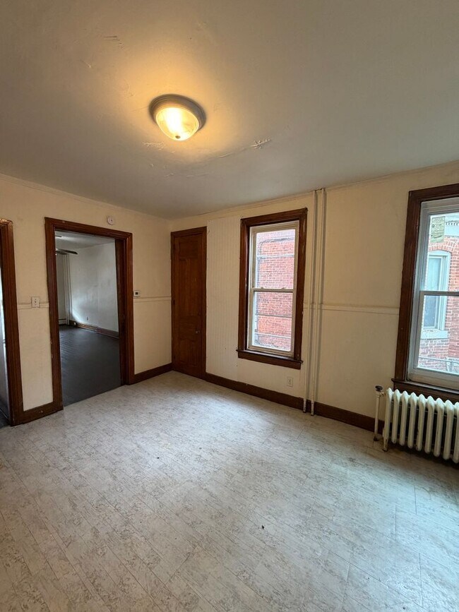 Building Photo - 741 W Princess St