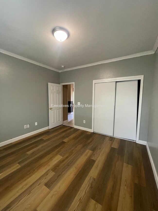 Building Photo - 2301 Peppertree Ln