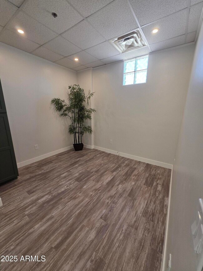 Building Photo - 16715 E Parkview Ave