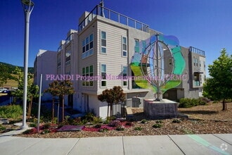 Building Photo - Brand New Townhome, Luxury Meets Convenience!