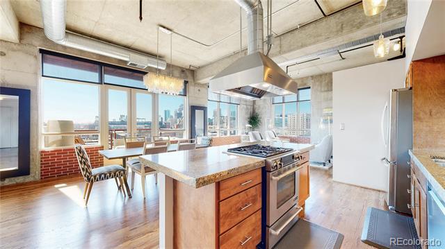 Building Photo - 2000 Little Raven St