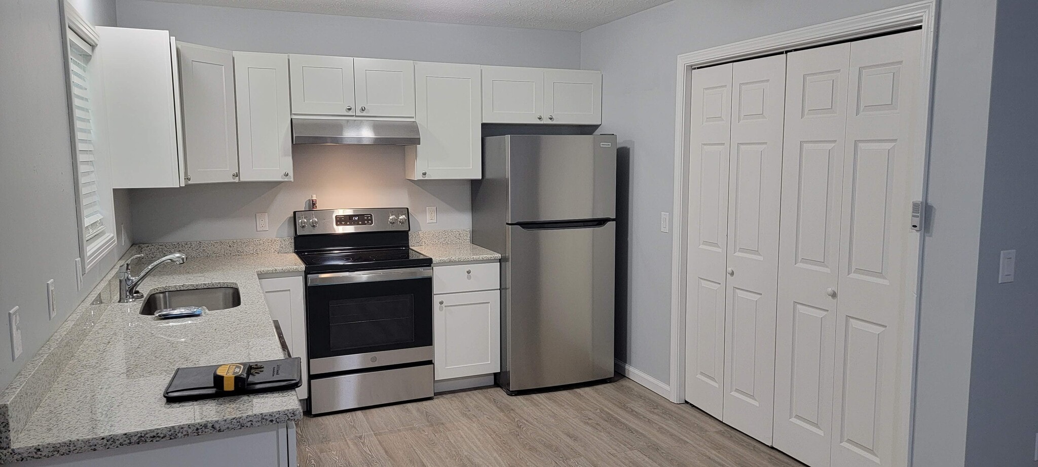 Kitchen - 409 Hughes St
