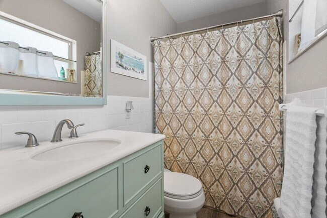 Building Photo - Waterfront Views with $1,000 Off First Mon...