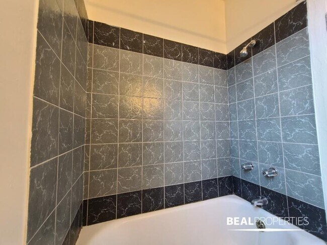 Building Photo - 0 bedroom in CHICAGO IL 60625