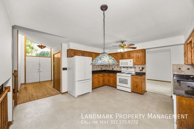 Building Photo - 14518 S Golden Oak Dr