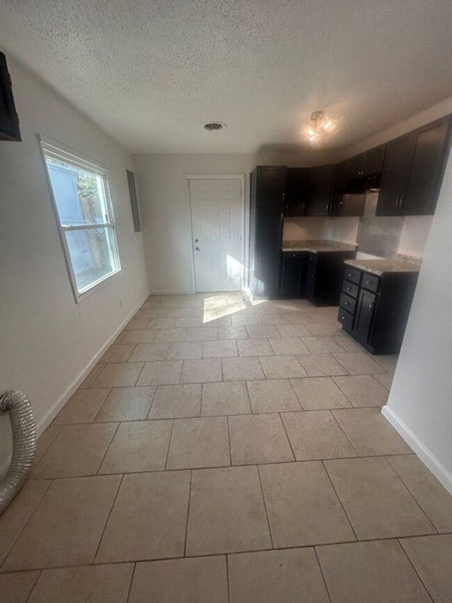 Building Photo - LIMITED TIME***1/2 OFF DEPOSIT**