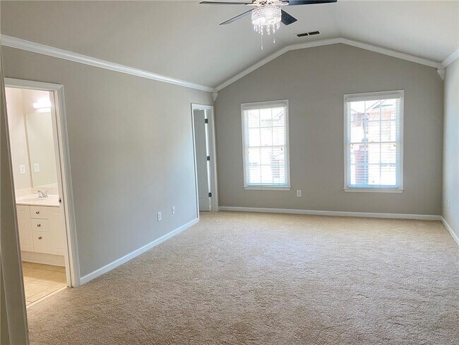 Building Photo - 1664 Oakbrook Lake Dr NW