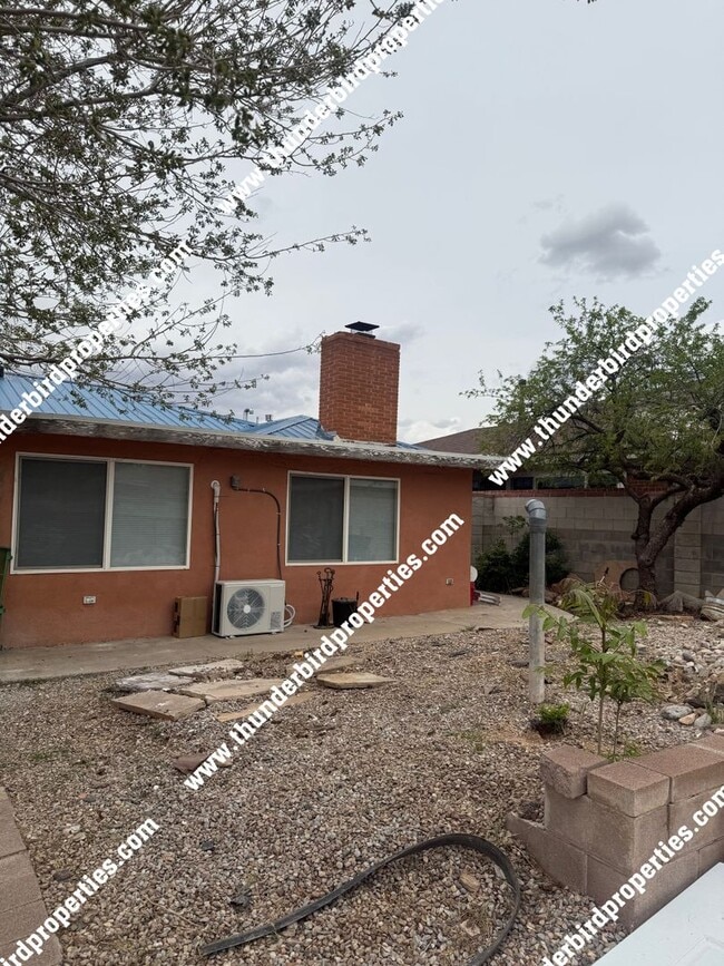 Building Photo - Beautifully remodeled Uptown location