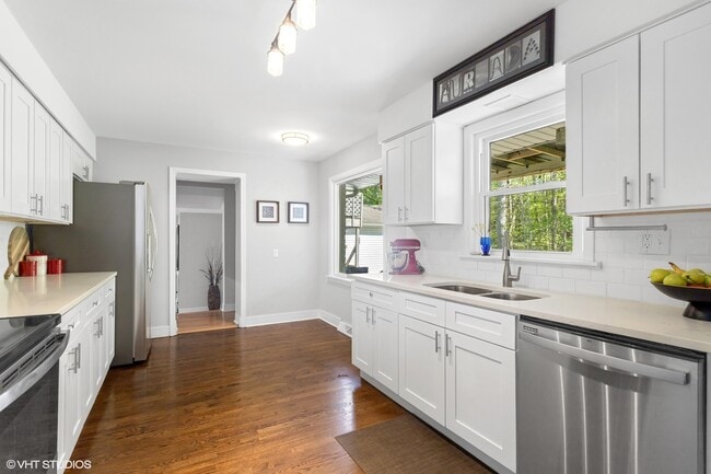 Building Photo - 11051 Elmwood Ct