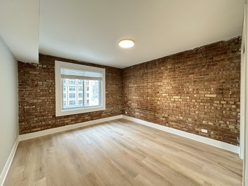 Building Photo - 1226 N Dearborn St
