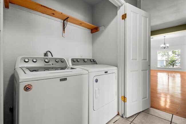 Building Photo - 10000 Brantley Bend