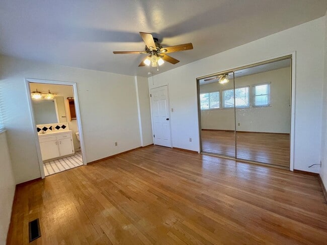 Building Photo - 3 Bed-2 Bath Split Level Home in La Mesa