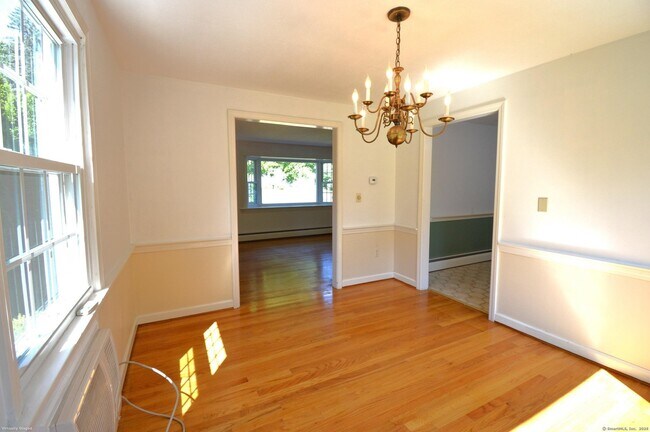 Building Photo - 18 Overbrook Rd