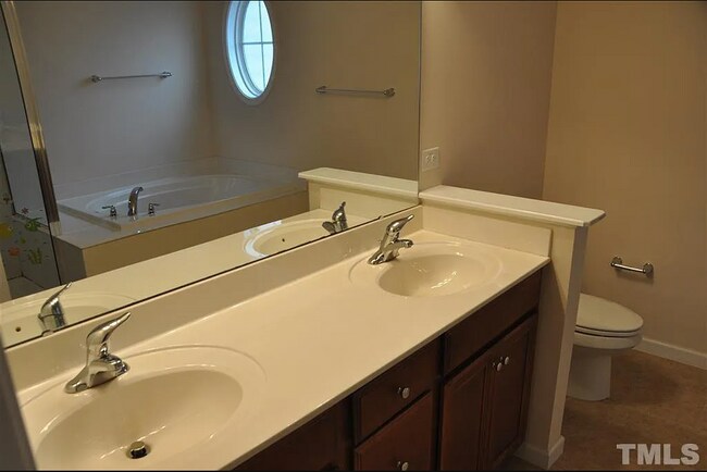 Building Photo - 619 Sealine Dr