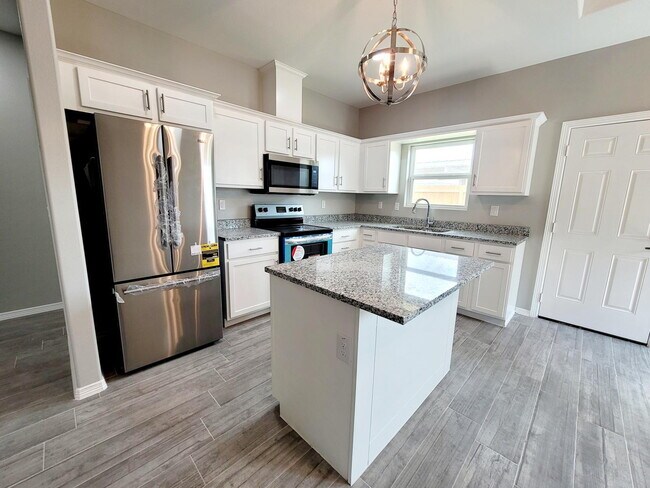 Building Photo - "Spacious 3-Bedroom Haven with Elegant Granite Touches in Weslaco!"