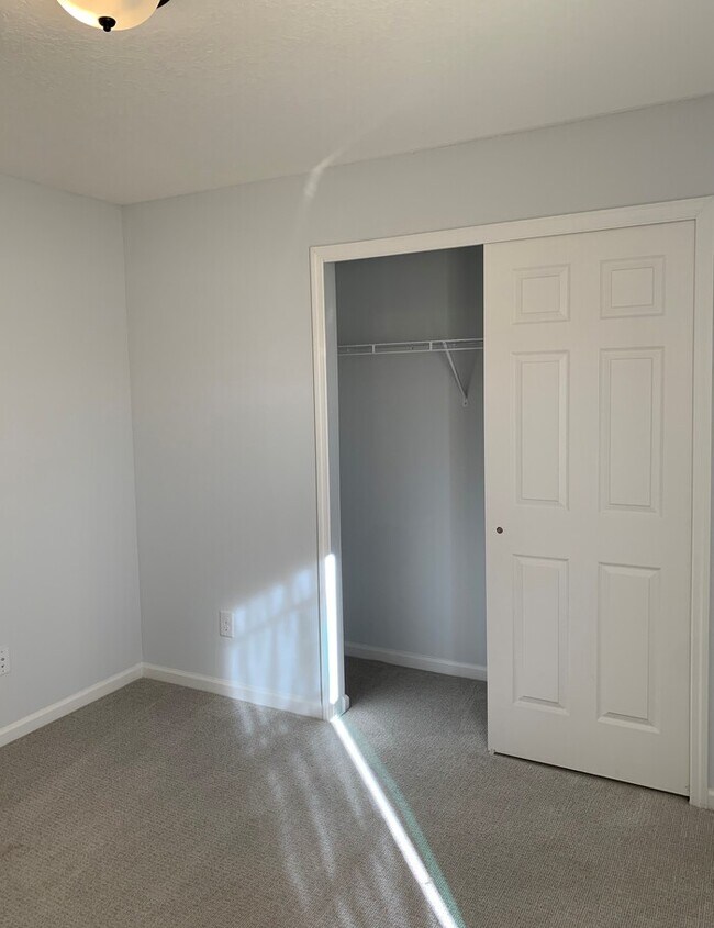 Building Photo - Stunning 3 Bed/2 Bath Home with Attached G...